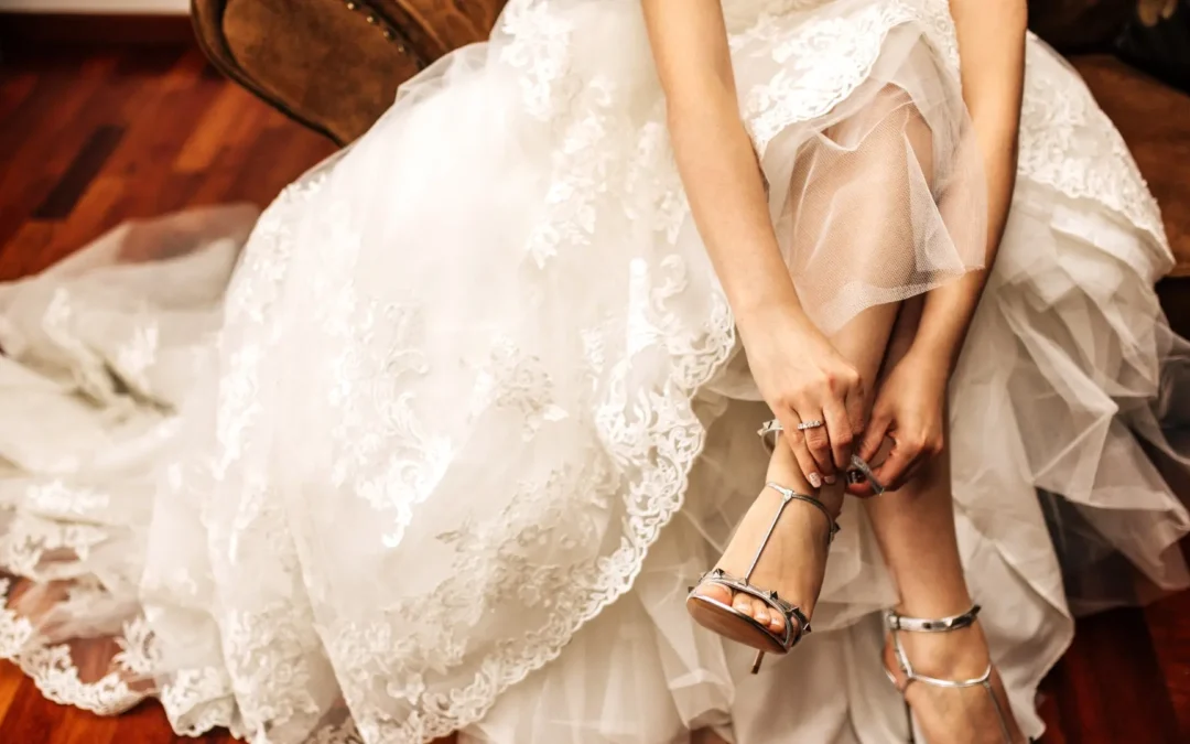 ¿De qué color pueden ser los zapatos de la novia?